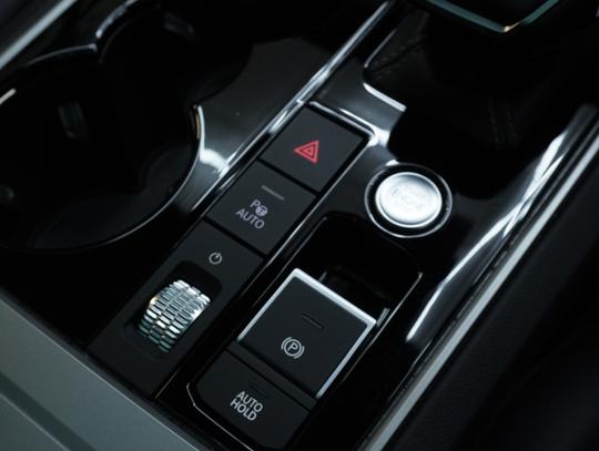 Volkswagen Touareg Photo f2056702-e034-419a-b0bd-a88115c84892.jpg