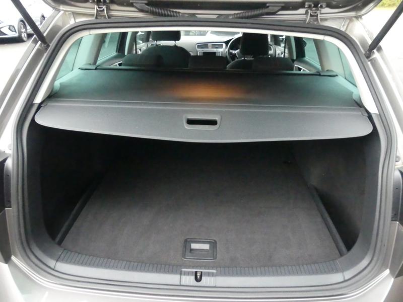 Volkswagen Golf Photo f2335d30-a8bd-4bb1-8b89-88e6d8627705.jpg