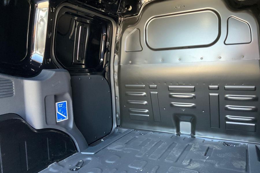 Ford TRANSIT COURIER Photo f234d160-0565-4a57-a093-f9db5e9c25a0.jpg