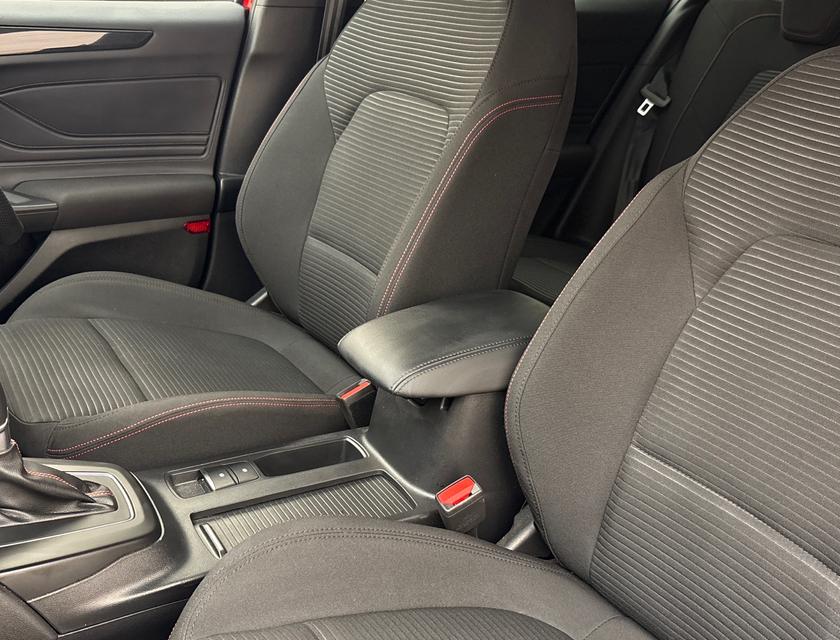 Ford Focus Photo f235f24e-d196-4231-b956-0cda3fb9d3d5.jpg
