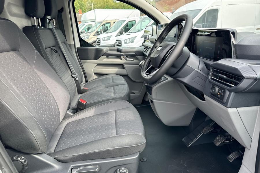 Ford TRANSIT CUSTOM Photo f249856c-dc21-4aea-942e-46e69469994e.jpg