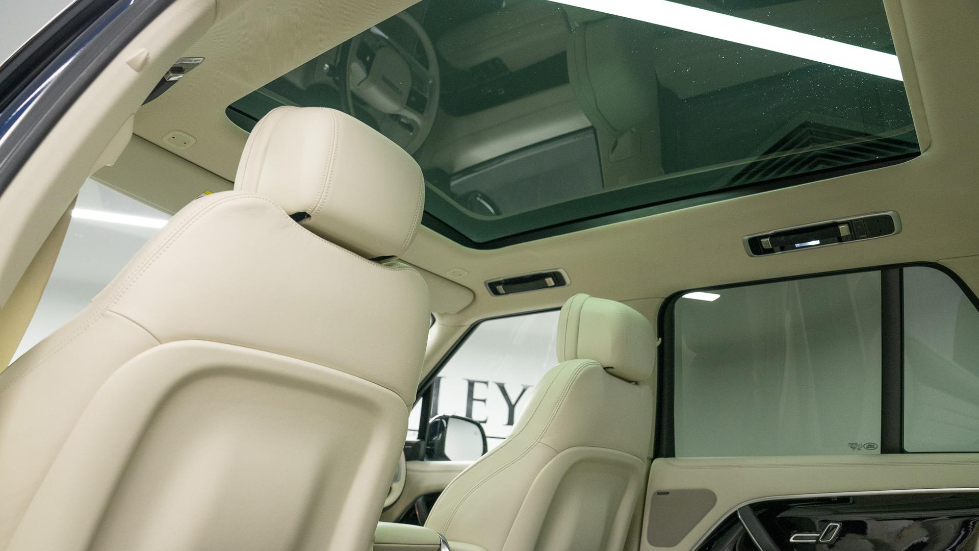 Land Rover Range Rover Photo f2547f4b-aa5b-45df-a3ab-41e8a32f4b55.jpg