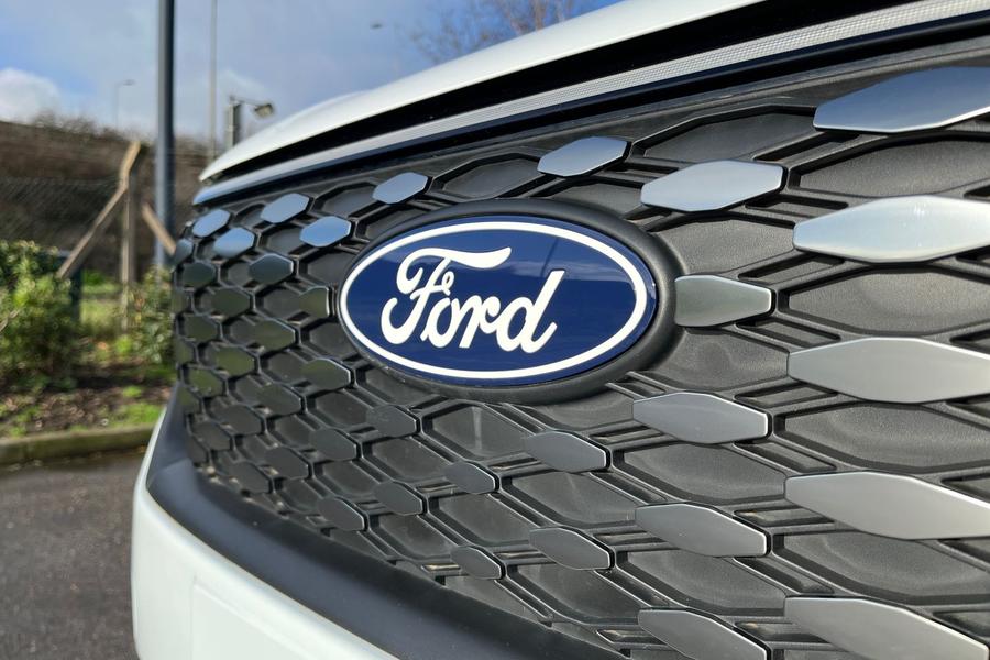 Ford E-TRANSIT COURIER Photo f2938654-2161-4c60-b41f-5f38874afa60.jpg