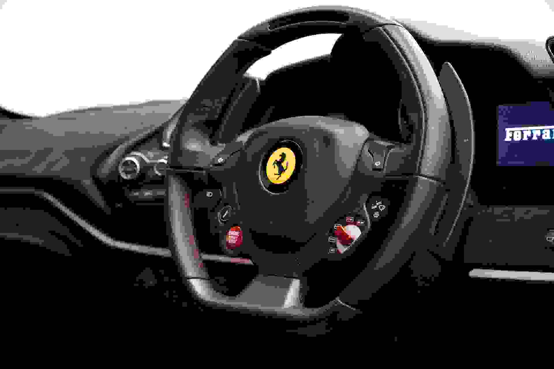 Ferrari 488 Photo f293ff8f-4641-494c-b6b4-3eb48c48ff99.jpg