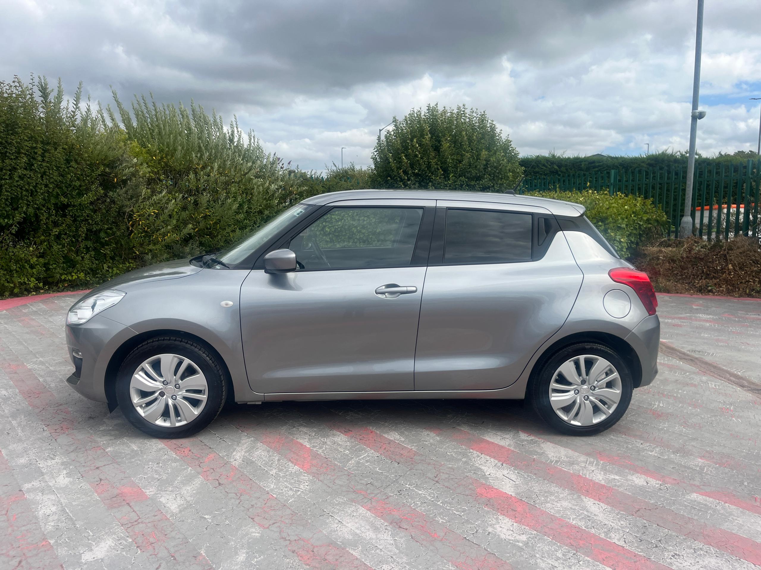 Suzuki Swift Photo 3