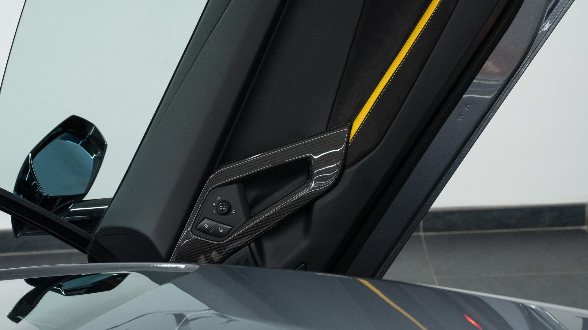 LAMBORGHINI Aventador Photo f2a76468-99b4-4371-ba4d-ad7b247c0907.jpg