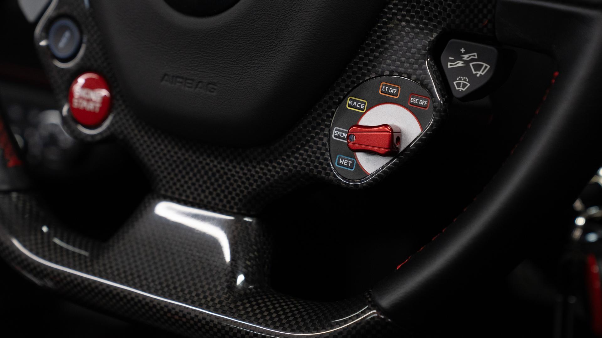 Ferrari 458 Photo f2af9ffb-eb2f-4b93-8c80-5da0a306dd5d.jpg
