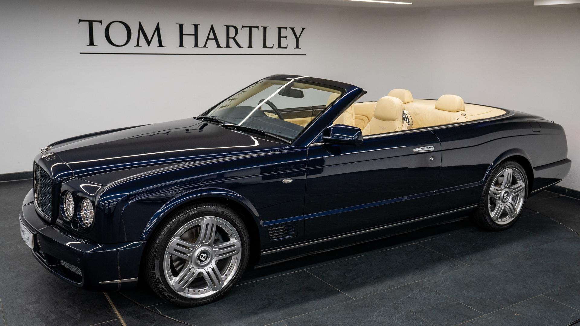 Bentley Azure Photo f2b80a54-e6ad-4571-9e09-6db30d37db6c.jpg