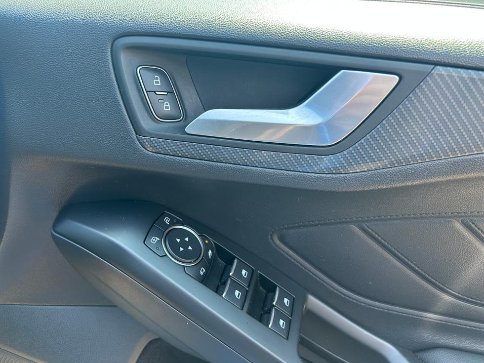 Ford Focus Photo f2b836cc-d919-4575-a364-b82910a81986.jpeg