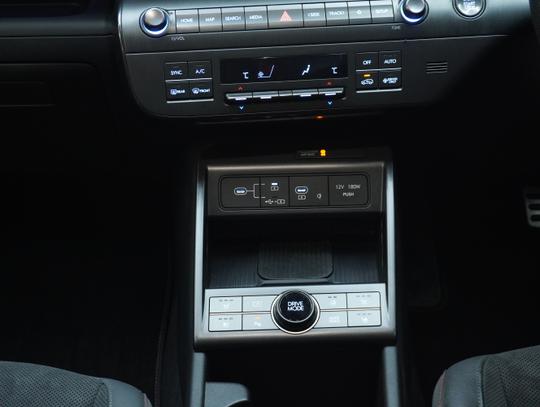 Hyundai KONA Photo f2bd411a-4340-456c-a9d5-5fc4c5d092ba.jpg