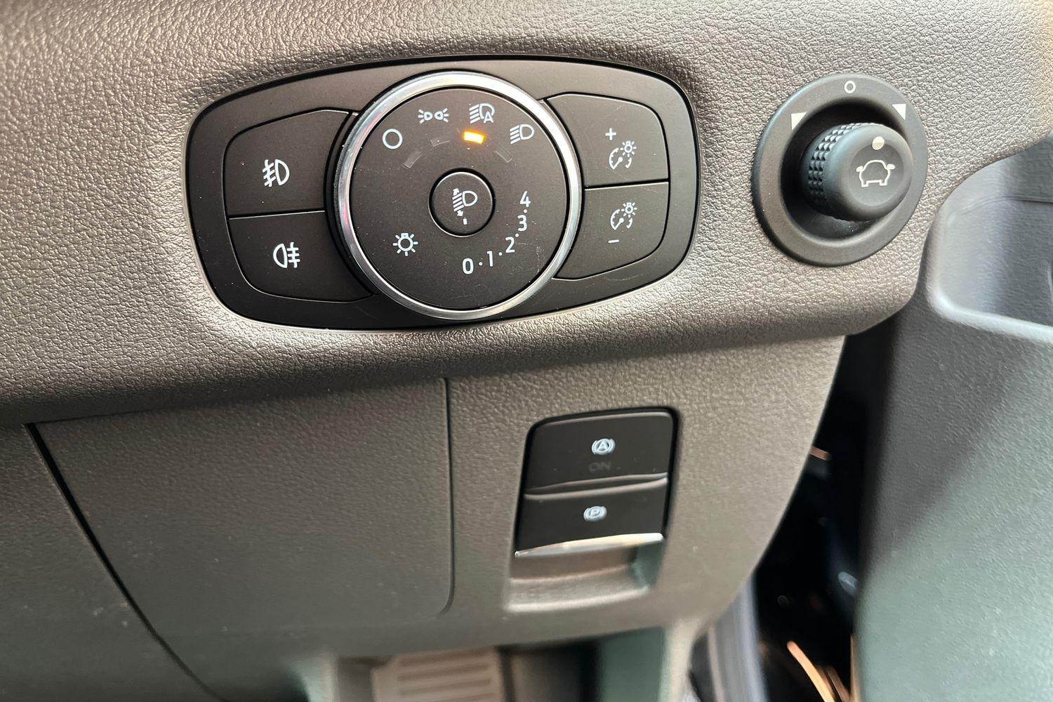 Ford E-TRANSIT Photo 38