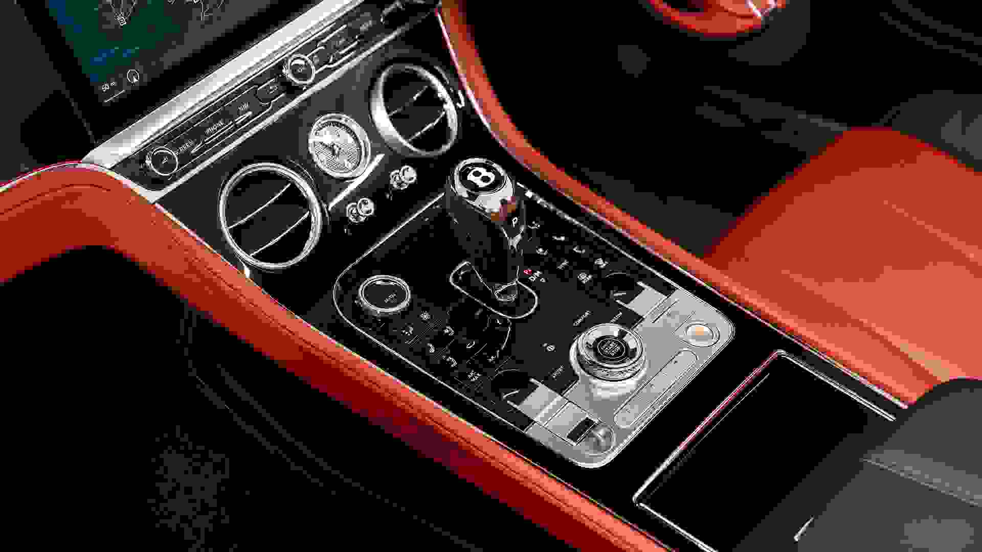 Bentley Continental GTC Photo f2c7e5ee-5ac9-4fb3-8c50-e33b26678459.jpg