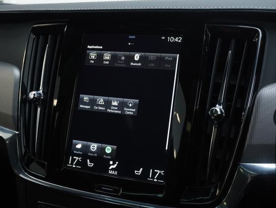 Volvo V90 Photo f2c82fe0-ae23-4f03-89da-9ab6144d1b66.jpg