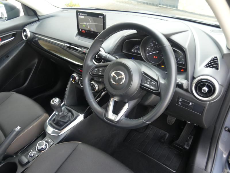 Mazda Mazda2 Photo f2e5a349-3a6c-4adf-8ff6-c3132886028d.jpg