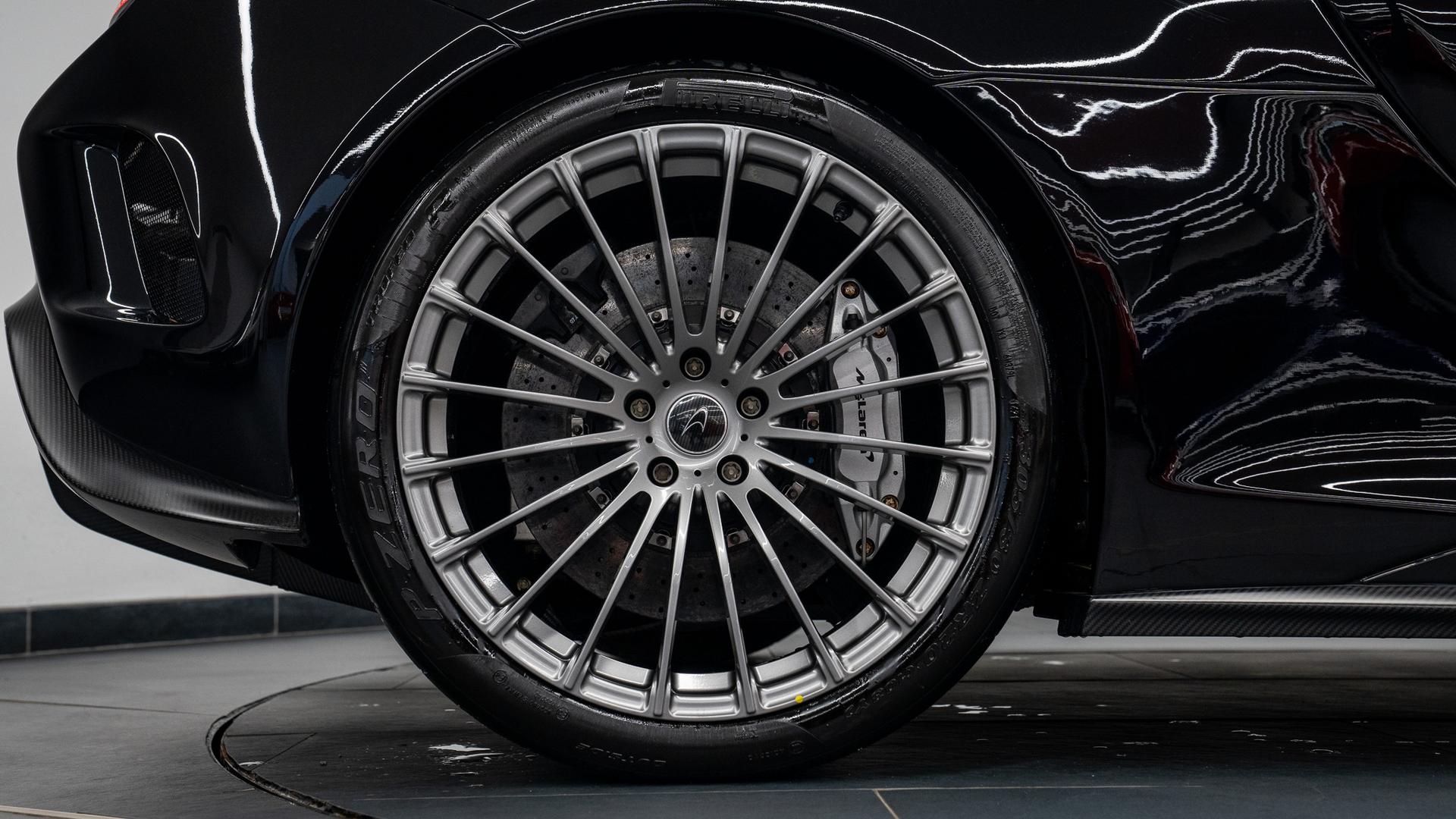 McLaren 675 LT Photo f2e7079e-082e-4a7b-8779-3f3feaeea10c.jpg