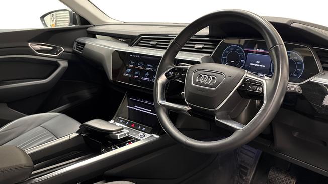 AUDI e-tron Photo 6