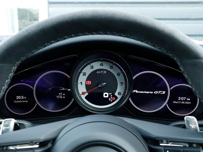 PORSCHE Panamera Photo 18