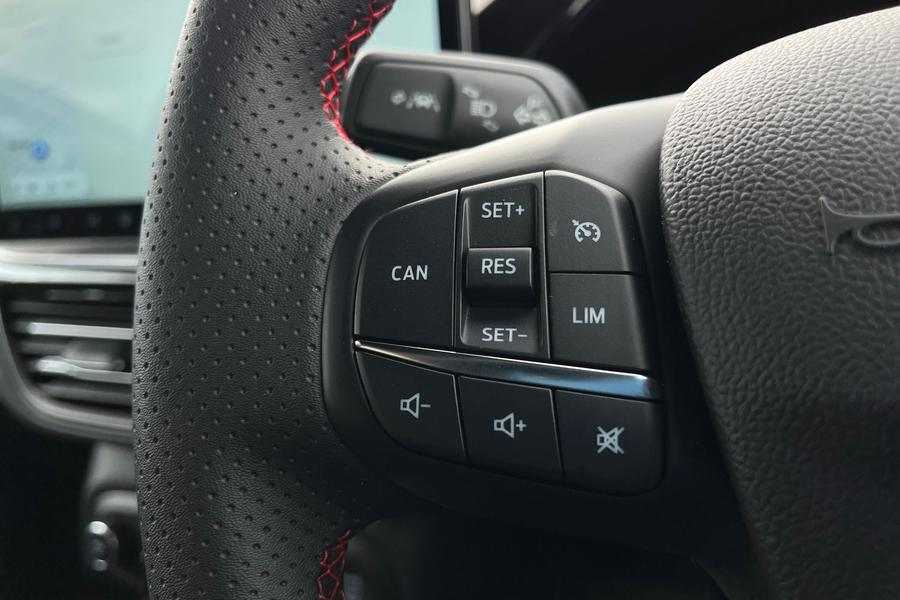 Ford FOCUS Photo f3179973-f8cf-4308-93da-847ce11b56a4.jpg