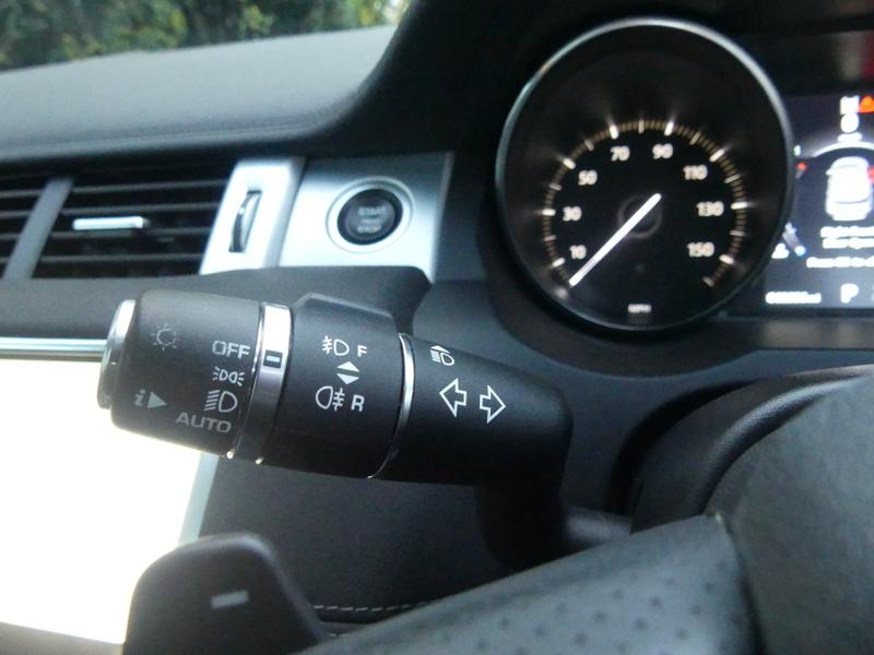 Land Rover Range Rover Evoque Photo f31fc0a6-218d-433d-9bde-a5fb014b5f58.jpg