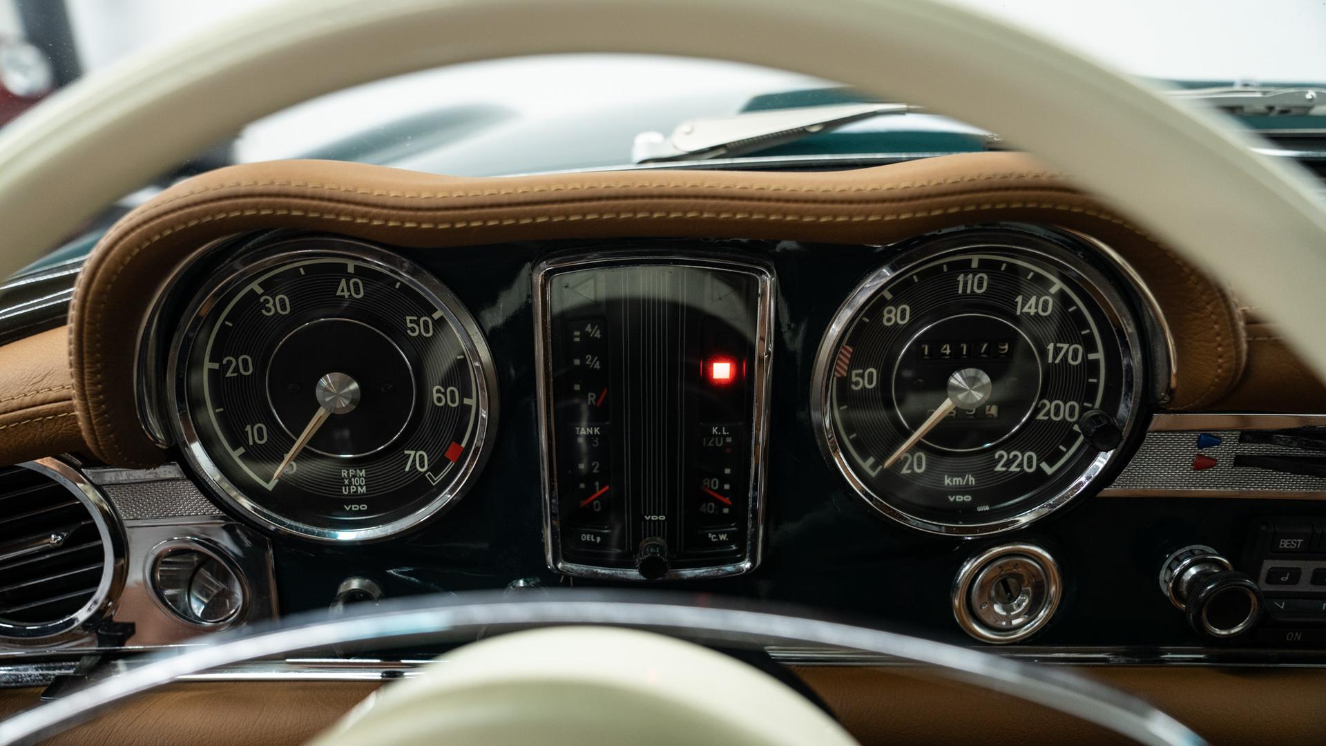 Mercedes-Benz 280 SL Photo f33dbf91-8970-421a-8f98-ad91358f443f.jpg