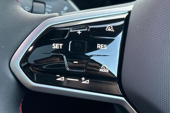 VOLKSWAGEN ID.5 Photo 16