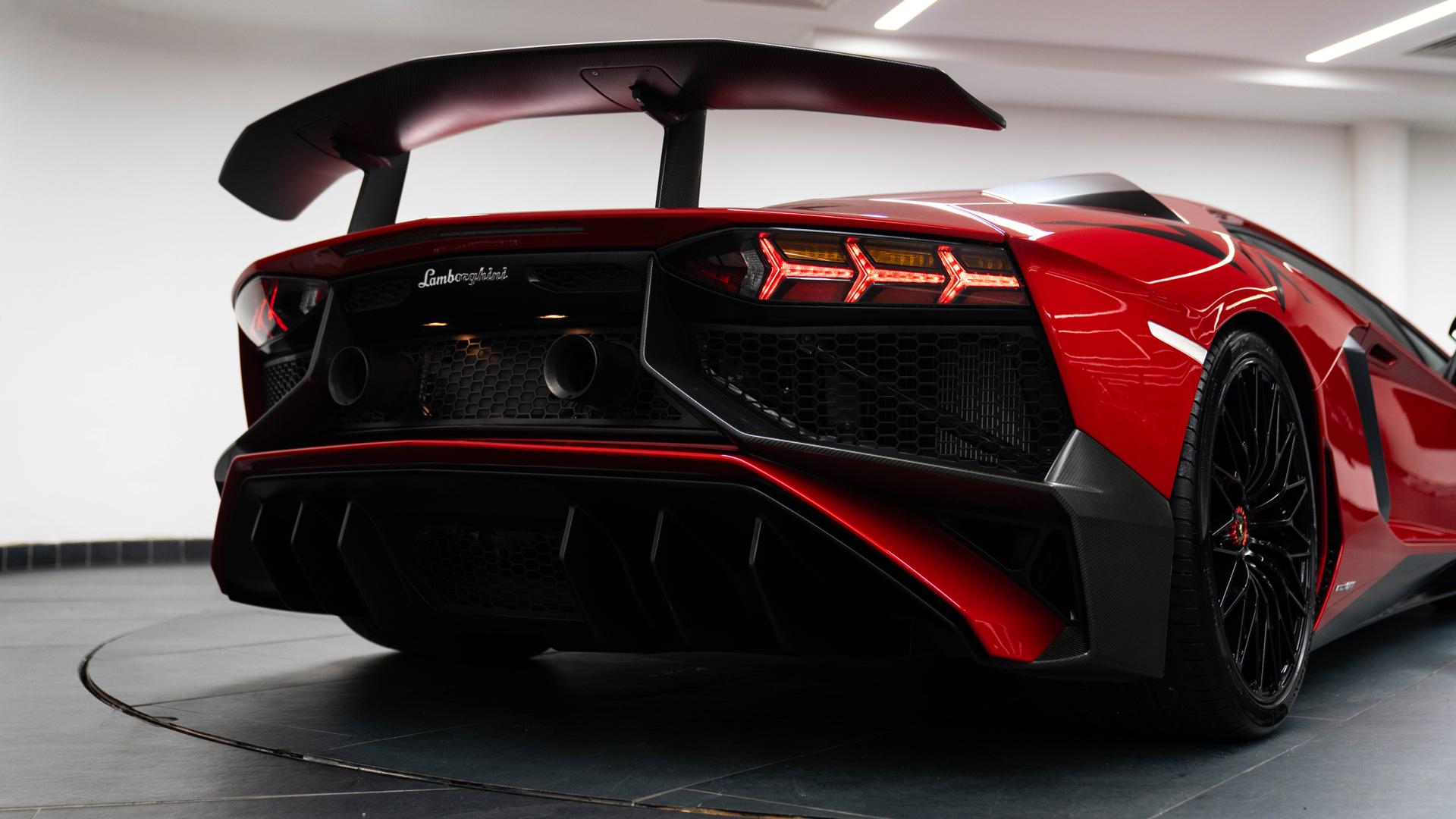 LAMBORGHINI Aventador Photo f3550f44-9eb5-4a77-9a45-92b2d2717851.jpg