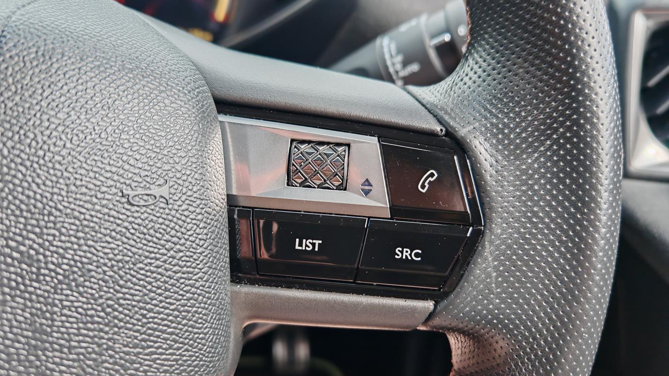 Used DS AUTOMOBILES DS 3 CROSSBACK BF20GWO 31