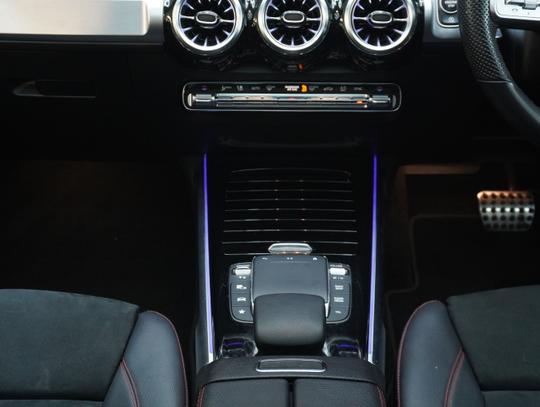 Mercedes-Benz GLB Photo f3758c27-3ab1-415c-9e72-9be0960210ca.jpg