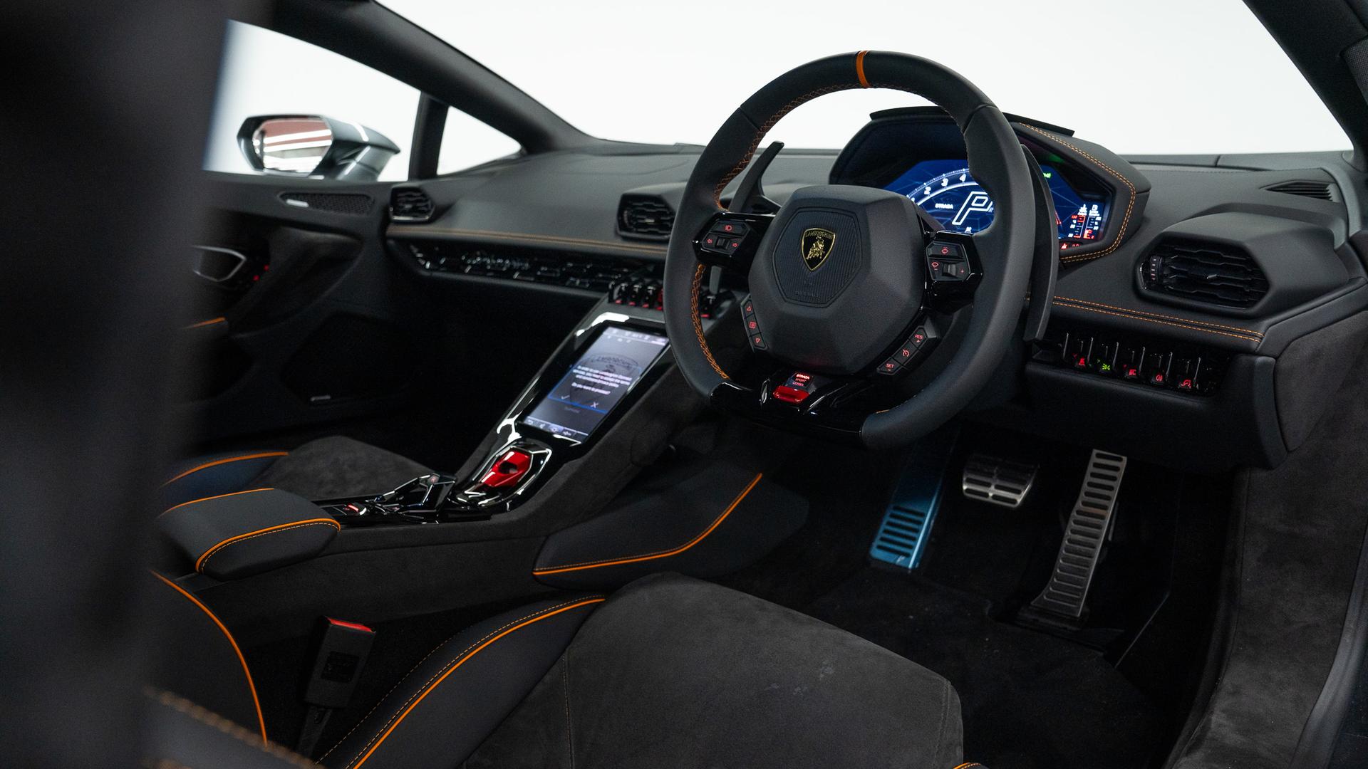 LAMBORGHINI Huracan Photo f3776a4c-e4de-453a-b5f3-58890216ad45.jpg