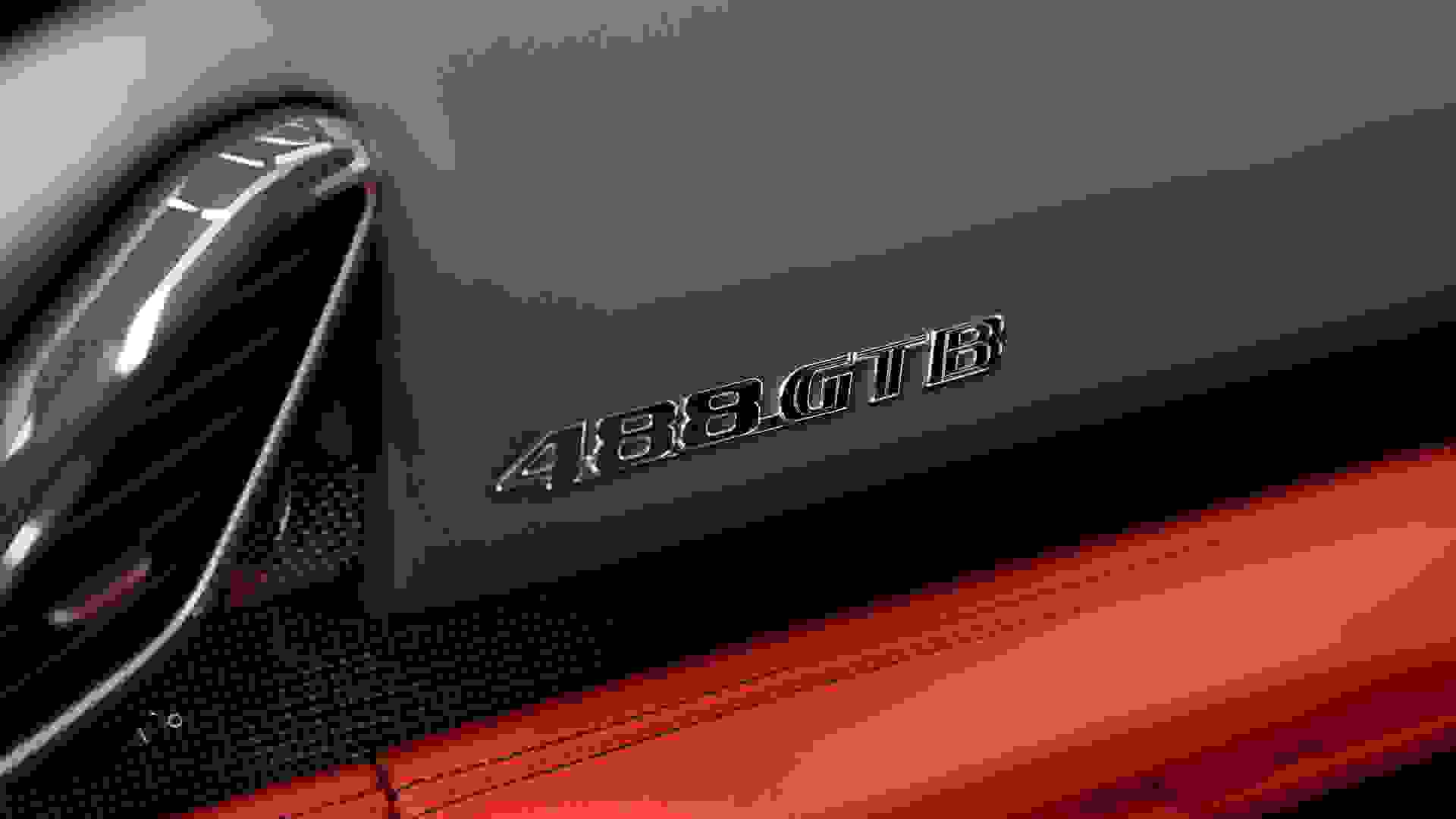 Ferrari 488 Photo f3aa9fef-5b18-4e35-aeed-f68941d7c5bb.jpg