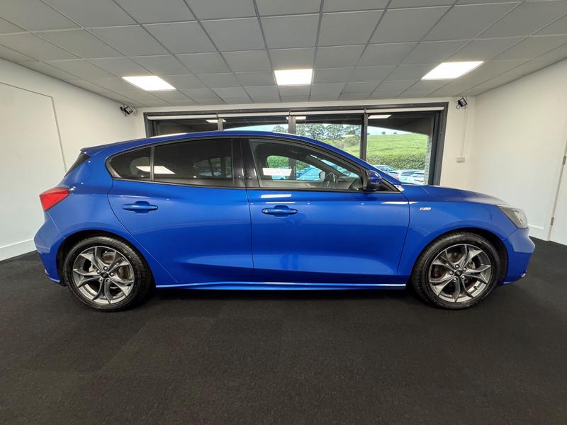 Ford Focus Photo f3c4f7bc-9d78-4160-bdea-557469df2dec.jpg