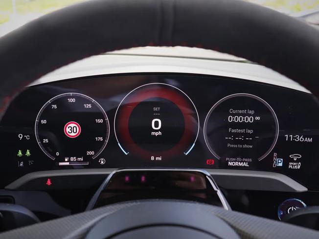 PORSCHE Taycan Photo 14