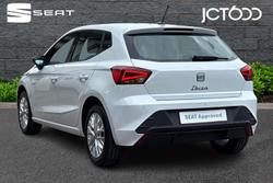 SEAT Ibiza Photo 3