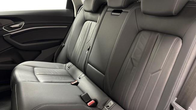Audi Q8 e-tron Photo 7