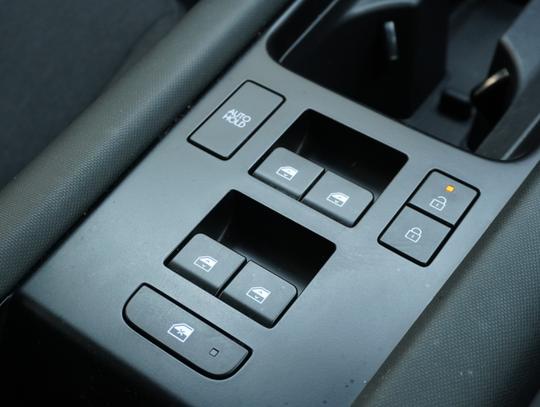Hyundai IONIQ 6 Photo f3f30d86-79a0-4170-9324-50bfae0df1a9.jpg