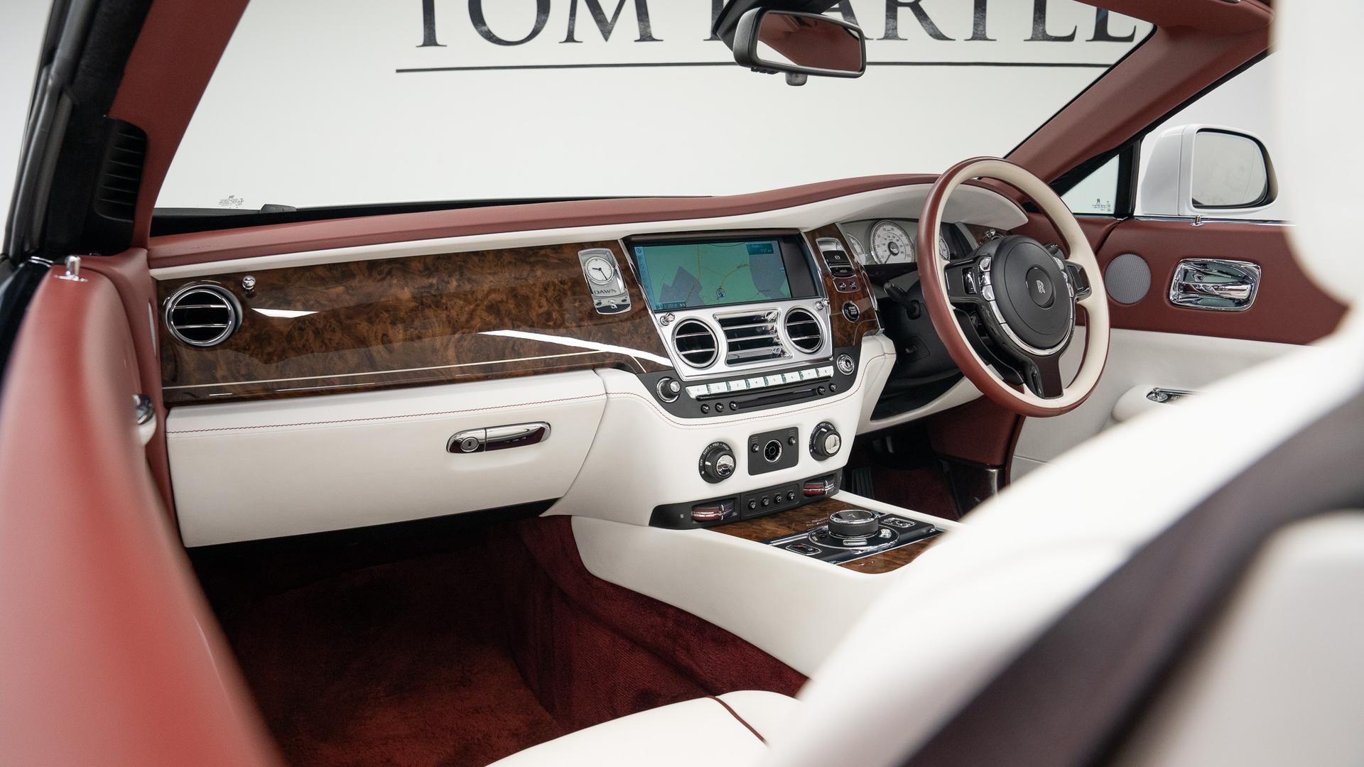 Rolls-Royce Dawn Photo f41bcf3e-6b85-4d41-bea9-836ac9319a18.jpg