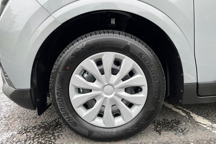 Ford TRANSIT COURIER Photo f44178e8-5da3-461c-8ef8-25c55c8f08e8.jpg