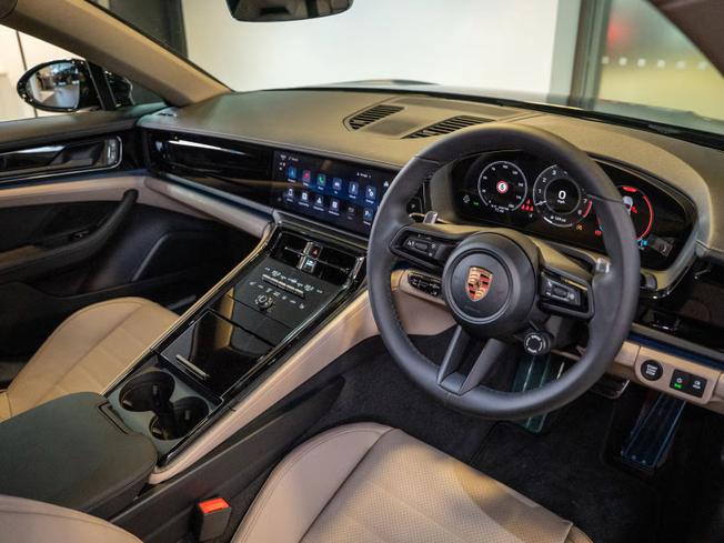 PORSCHE Panamera Photo 14