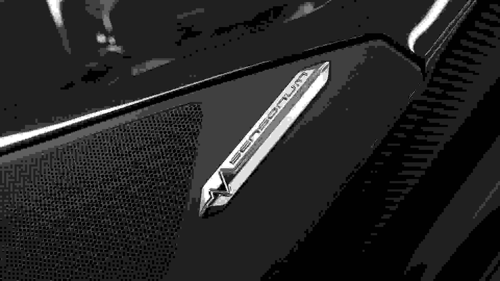 Lamborghini Aventador Photo f4466b4e-6700-40ce-862d-03cb167930e1.jpg