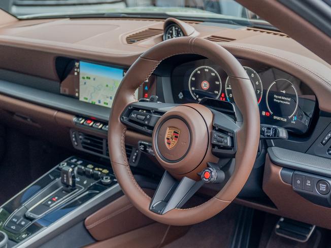 PORSCHE 911 Photo 8