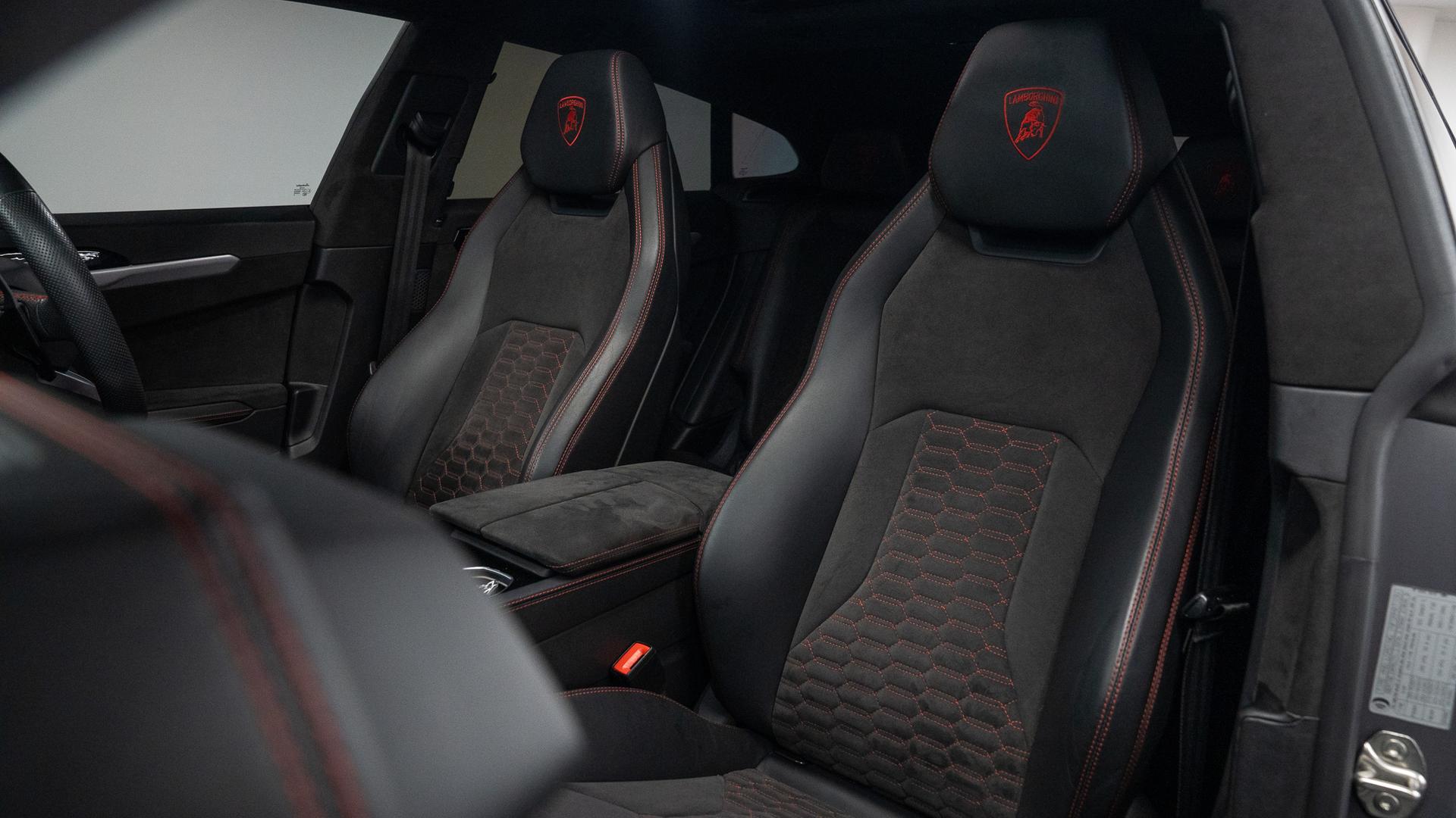 LAMBORGHINI Urus Photo f4656870-1457-49a3-adc7-c25de62a27dd.jpg