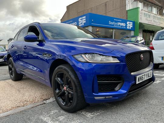 Jaguar F-PACE Photo 1