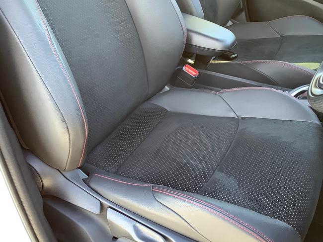 Toyota Yaris Cross Photo f48126dc-4e0c-476f-96bf-0bef2cbd4756.JPG