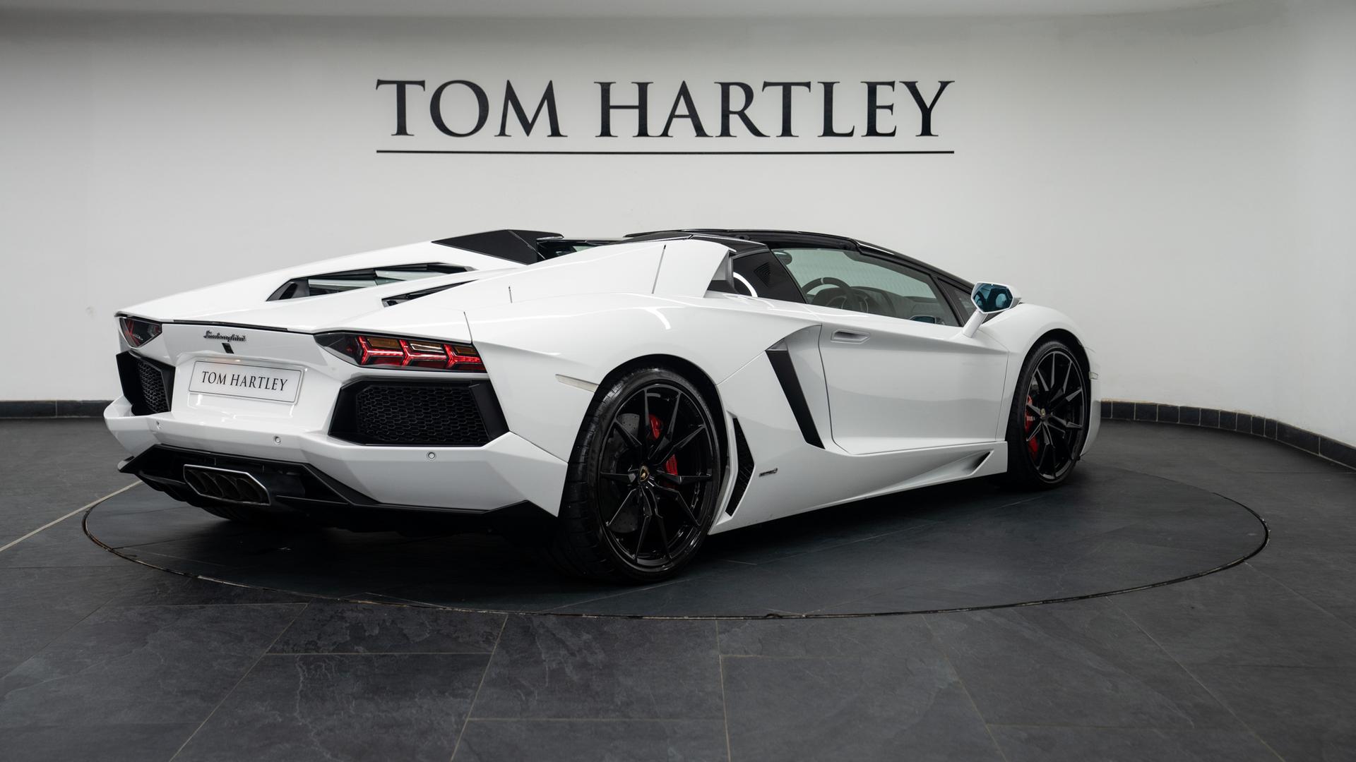 LAMBORGHINI Aventador Photo f49f95bc-73d6-45cd-b0b7-404f76a05aef.jpg