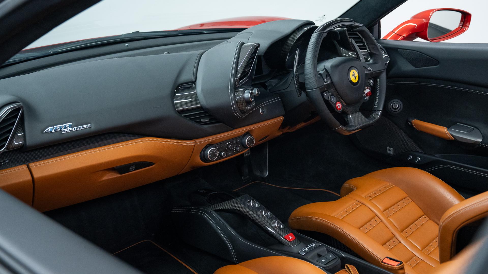 Ferrari 488 Photo f4a7a010-574b-4abc-958d-2483c58ea30f.jpg