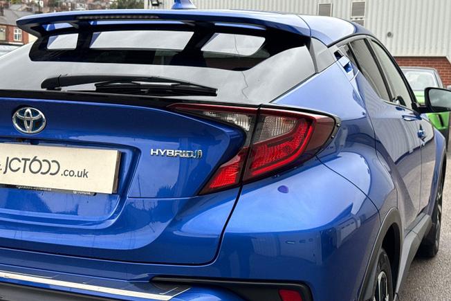 TOYOTA C-Hr Photo 18