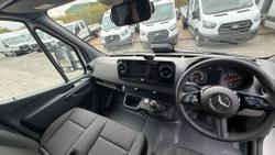 Mercedes-Benz Sprinter Photo 17