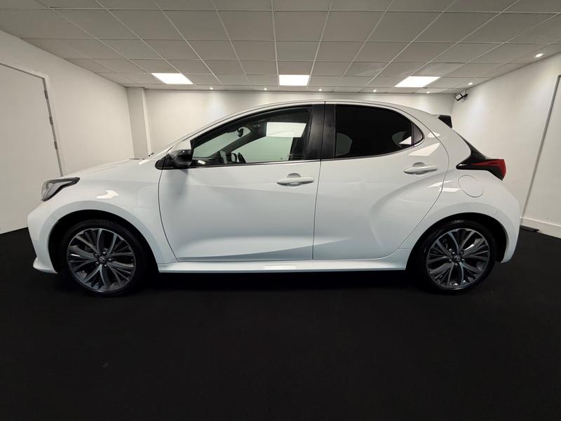Toyota Yaris Photo f4d72380-4f0d-4a41-a243-26463c3e104a.jpg