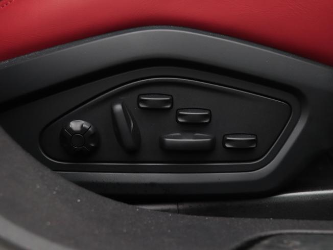 PORSCHE Taycan Photo 23