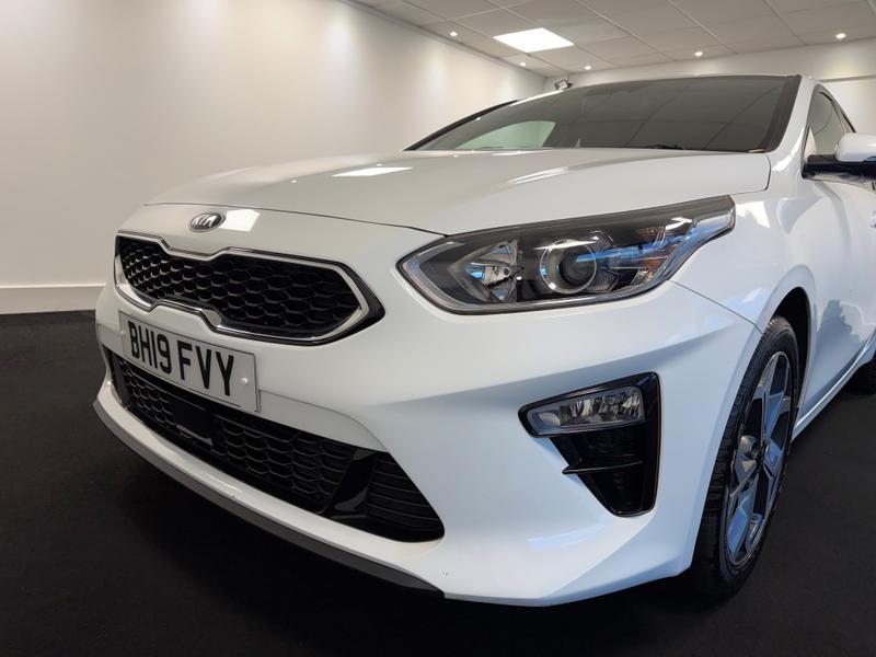 Kia Ceed Photo f4d9d4a4-2323-41a2-a100-72bf53640a7f.jpg